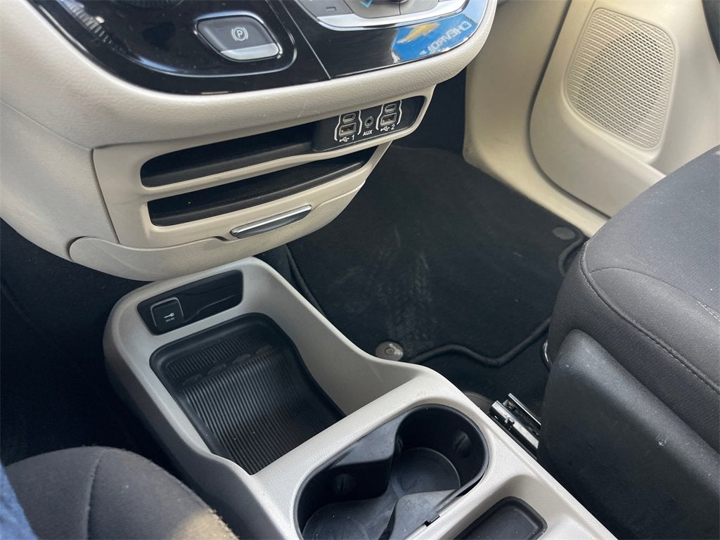 2023 Chrysler Voyager LX