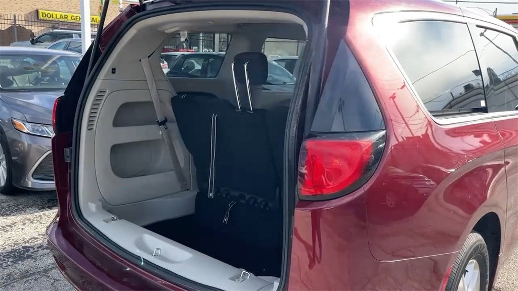 2023 Chrysler Voyager LX