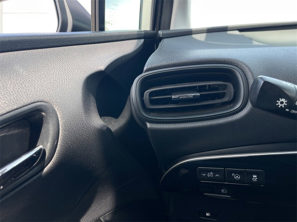 2022 Toyota Prius L Eco