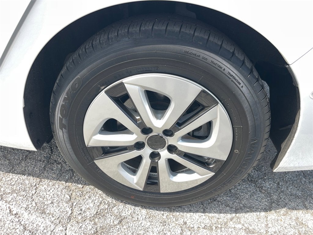 2022 Toyota Prius L Eco